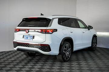 https://vehicle-cdn.autoleague.cloud/17009_7004335_7.jpg