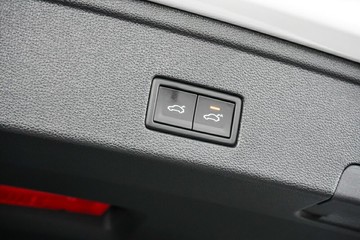 https://vehicle-cdn.autoleague.cloud/17009_7006392_9.jpg
