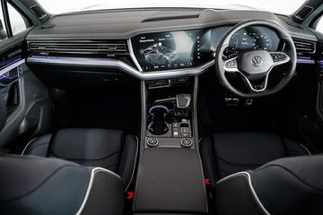 https://vehicle-cdn.autoleague.cloud/17009_7008618_13.jpg