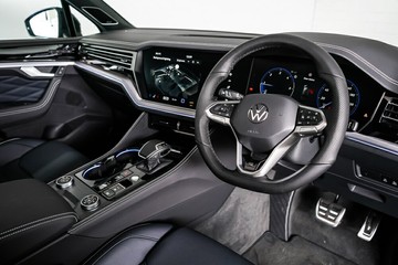 https://vehicle-cdn.autoleague.cloud/17009_7008618_17.jpg