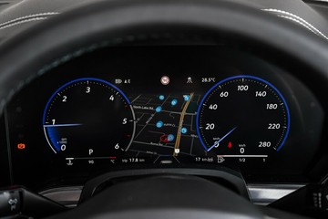 https://vehicle-cdn.autoleague.cloud/17009_7008618_18.jpg
