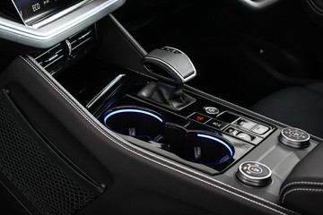 https://vehicle-cdn.autoleague.cloud/17009_7008618_28.jpg