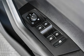 https://vehicle-cdn.autoleague.cloud/17009_7008875_13.jpg