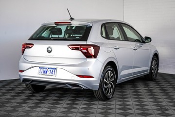 https://vehicle-cdn.autoleague.cloud/17009_7008875_7.jpg