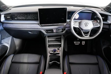 https://vehicle-cdn.autoleague.cloud/17009_7009316_12.jpg