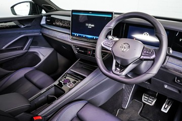https://vehicle-cdn.autoleague.cloud/17009_7009316_15.jpg