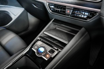 https://vehicle-cdn.autoleague.cloud/17009_7009316_20.jpg