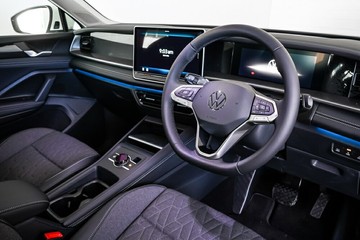 https://vehicle-cdn.autoleague.cloud/17009_7010673_15.jpg