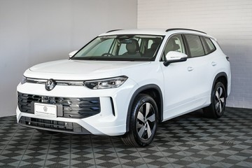https://vehicle-cdn.autoleague.cloud/17009_7010673_4.jpg