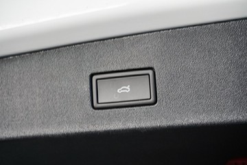 https://vehicle-cdn.autoleague.cloud/17009_7010673_9.jpg