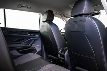 https://vehicle-cdn.autoleague.cloud/17009_7011066_11.jpg