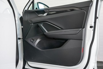 https://vehicle-cdn.autoleague.cloud/17009_7011066_13.jpg