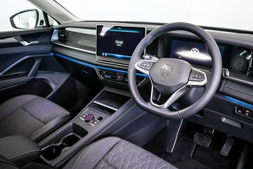 https://vehicle-cdn.autoleague.cloud/17009_7011066_15.jpg