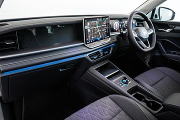 https://vehicle-cdn.autoleague.cloud/17009_7011066_22.jpg