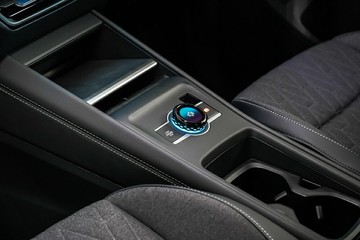https://vehicle-cdn.autoleague.cloud/17009_7011066_24.jpg