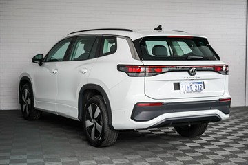 https://vehicle-cdn.autoleague.cloud/17009_7011066_5.jpg