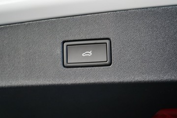 https://vehicle-cdn.autoleague.cloud/17009_7011066_9.jpg