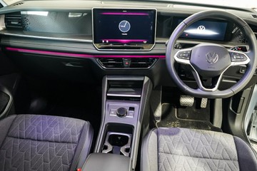 https://vehicle-cdn.autoleague.cloud/17009_7012907_11.jpg