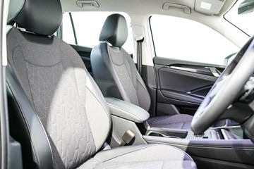 https://vehicle-cdn.autoleague.cloud/17009_7012907_14.jpg