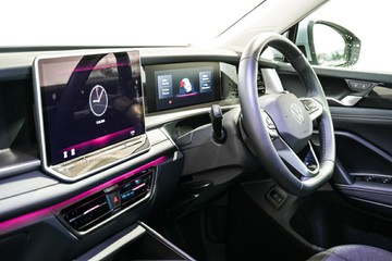 https://vehicle-cdn.autoleague.cloud/17009_7012907_22.jpg