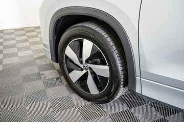 https://vehicle-cdn.autoleague.cloud/17009_7012907_24.jpg