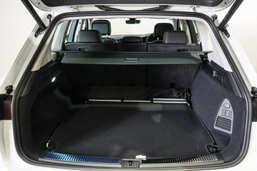 https://vehicle-cdn.autoleague.cloud/17009_7016372_10.jpg
