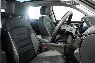https://vehicle-cdn.autoleague.cloud/17009_7016372_13.jpg