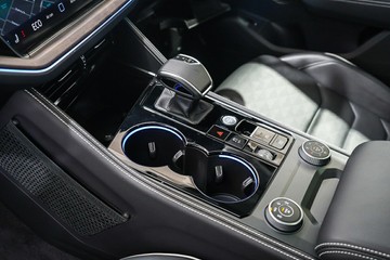 https://vehicle-cdn.autoleague.cloud/17009_7016372_22.jpg