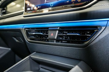 https://vehicle-cdn.autoleague.cloud/17009_7016859_29.jpg