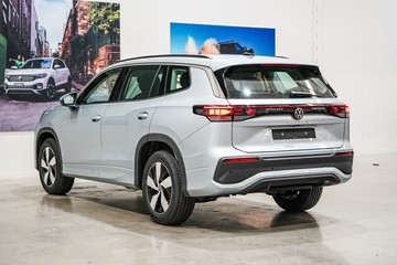 https://vehicle-cdn.autoleague.cloud/17009_7016859_5.jpg
