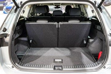 https://vehicle-cdn.autoleague.cloud/17009_7016859_8.jpg