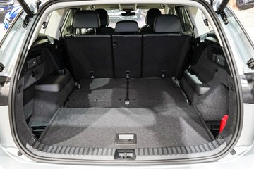 https://vehicle-cdn.autoleague.cloud/17009_7016859_9.jpg