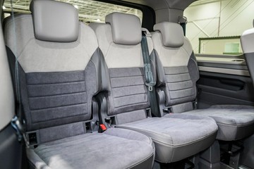 https://vehicle-cdn.autoleague.cloud/17009_7020845_13.jpg