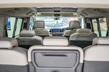 https://vehicle-cdn.autoleague.cloud/17009_7020845_17.jpg