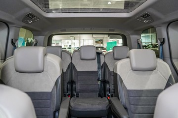 https://vehicle-cdn.autoleague.cloud/17009_7020845_21.jpg
