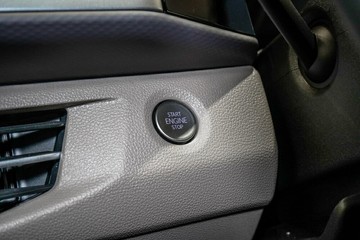 https://vehicle-cdn.autoleague.cloud/17009_7020845_28.jpg