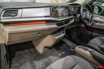 https://vehicle-cdn.autoleague.cloud/17009_7020845_30.jpg