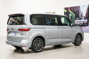 https://vehicle-cdn.autoleague.cloud/17009_7020845_7.jpg