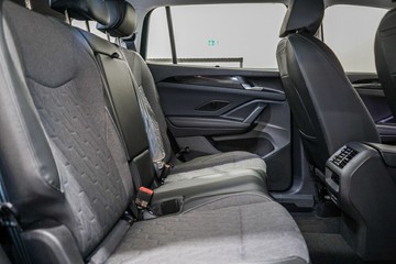 https://vehicle-cdn.autoleague.cloud/17009_7024484_11.jpg