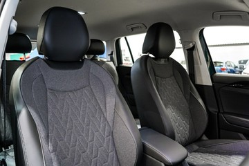 https://vehicle-cdn.autoleague.cloud/17009_7024484_12.jpg