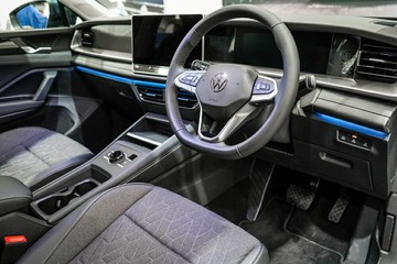 https://vehicle-cdn.autoleague.cloud/17009_7024484_15.jpg