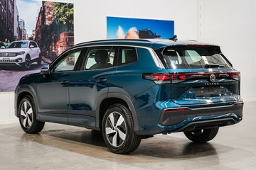 https://vehicle-cdn.autoleague.cloud/17009_7024484_5.jpg