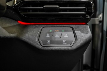https://vehicle-cdn.autoleague.cloud/17009_7026859_27.jpg