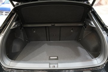 https://vehicle-cdn.autoleague.cloud/17009_7039044_10.jpg