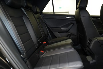 https://vehicle-cdn.autoleague.cloud/17009_7039044_12.jpg