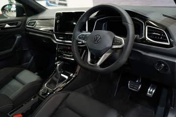 https://vehicle-cdn.autoleague.cloud/17009_7039044_16.jpg