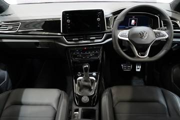 https://vehicle-cdn.autoleague.cloud/17009_7039044_17.jpg