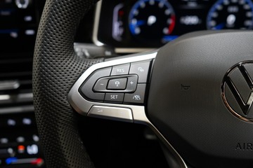 https://vehicle-cdn.autoleague.cloud/17009_7039044_18.jpg