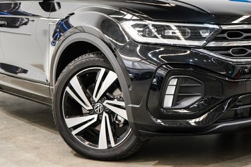 https://vehicle-cdn.autoleague.cloud/17009_7039044_2.jpg