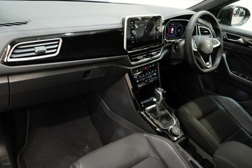 https://vehicle-cdn.autoleague.cloud/17009_7039044_25.jpg